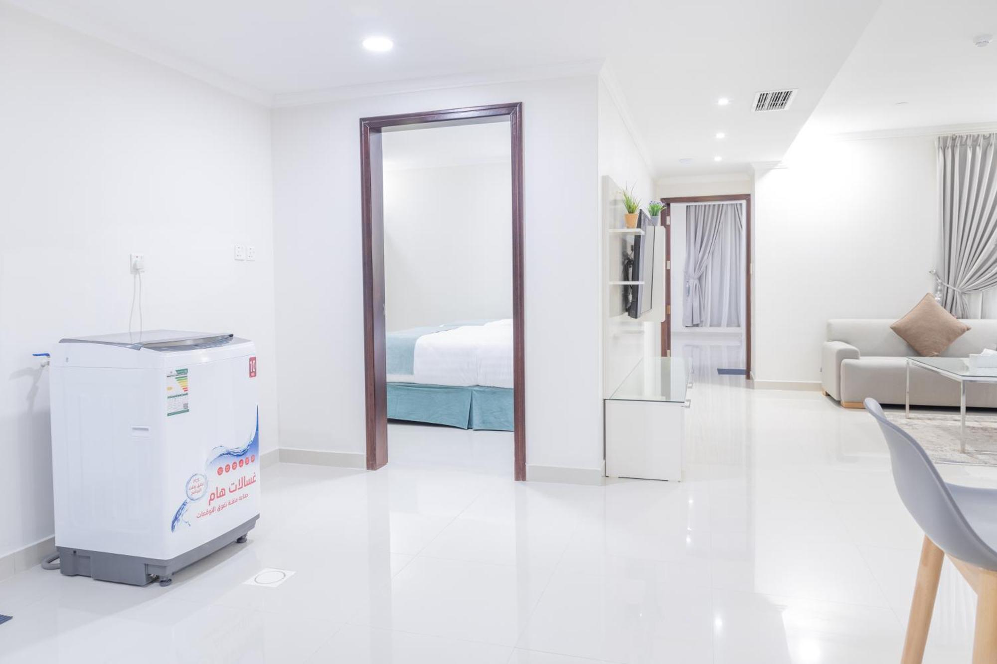 Mooj Apartments Hotel Даммам Екстер'єр фото
